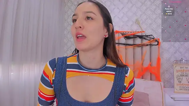 Pia Johnson  online show from October 31, 11:44 am