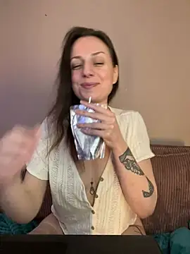 Snapshot of hades4ness chatting on February 8, 10:18 am hades4ness online show from February 8, 10:18 am