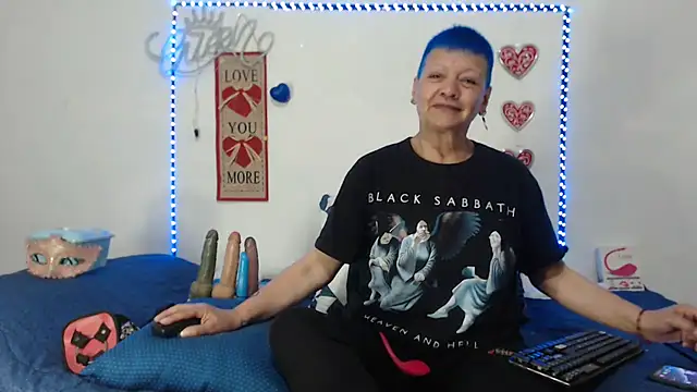 loquitaqueen011 online show from February 27, 8:20 pm