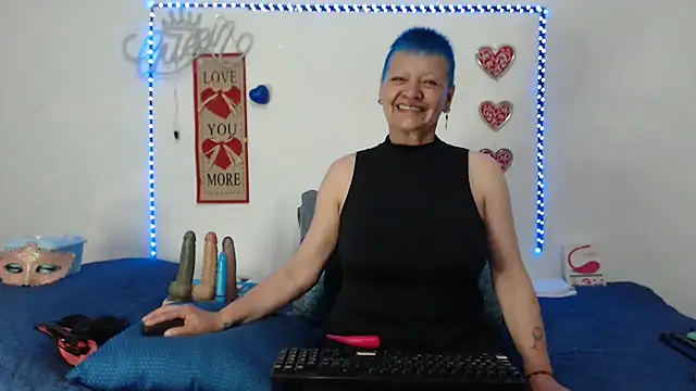 loquitaqueen011 online show from March 7, 7:16 pm