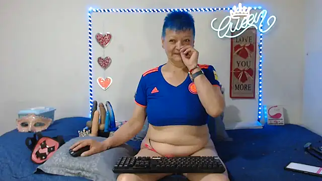 Snapshot of loquitaqueen011 chatting on June 23, 2:48 pm loquitaqueen011 online show from June 23, 2:48 pm
