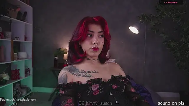 Snapshot of kitty_pruu chatting on June 24, 11:37 pm kitty pruu online show from June 24, 11:37 pm