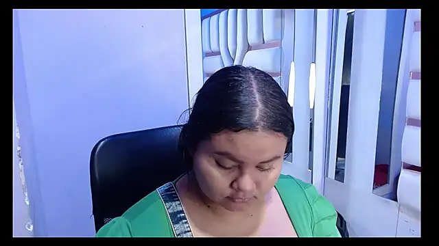 Snapshot of ValenTitis chatting on November 8, 8:40 pm ValenTitis online show from November 8, 8:40 pm