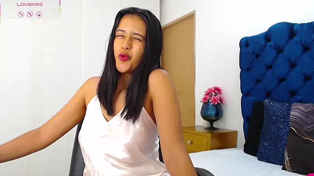 Snapshot of Lili666_ chatting on June 16, 3:31 am Lili666 online show from June 16, 3:31 am