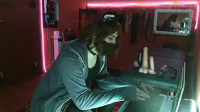 Snapshot of Ginny-the-bdsm-nympho chatting on January 19, 5:28 pm Ginny-the-bdsm-nympho online show from January 19, 5:28 pm