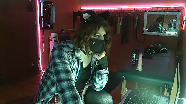 Snapshot of Ginny-the-bdsm-nympho chatting on March 2, 6:19 pm Ginny-the-bdsm-nympho online show from March 2, 6:19 pm