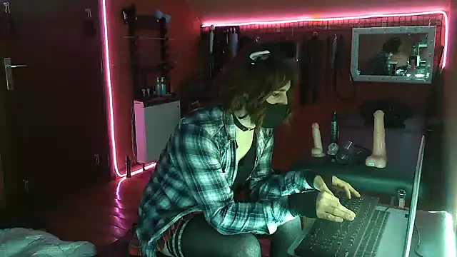 Snapshot of Ginny-the-bdsm-nympho chatting on March 16, 6:01 pm Ginny-the-bdsm-nympho online show from March 16, 6:01 pm