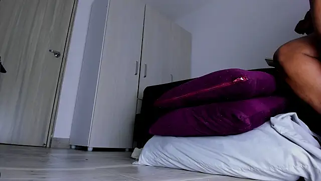 Snapshot of Skarleth69 chatting on October 22, 2:56 am Skarleth69 online show from October 22, 2:56 am