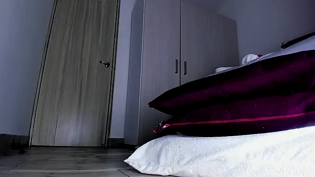 Snapshot of Skarleth69 chatting on October 26, 3:45 am Skarleth69 online show from October 26, 3:45 am