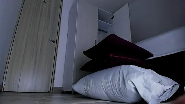 Snapshot of Skarleth69 chatting on November 11, 1:05 am Skarleth69 online show from November 11, 1:05 am