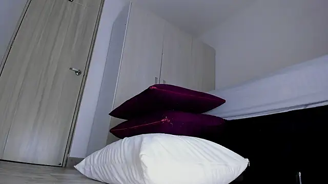 Snapshot of Skarleth69 chatting on November 12, 2:12 am Skarleth69 online show from November 12, 2:12 am