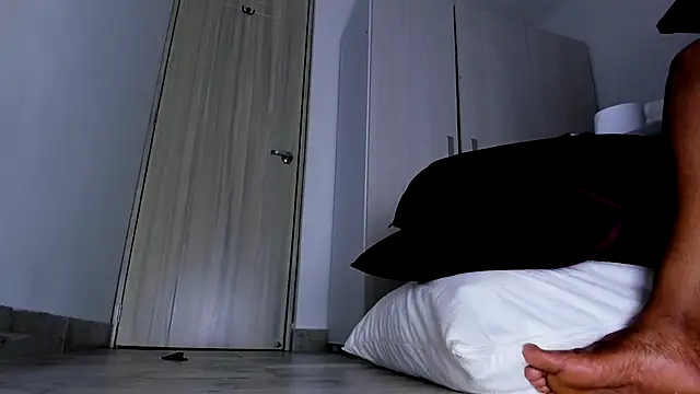 Snapshot of Skarleth69 chatting on November 13, 2:21 am Skarleth69 online show from November 13, 2:21 am