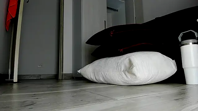 Snapshot of Skarleth69 chatting on December 3, 2:52 am Skarleth69 online show from December 3, 2:52 am