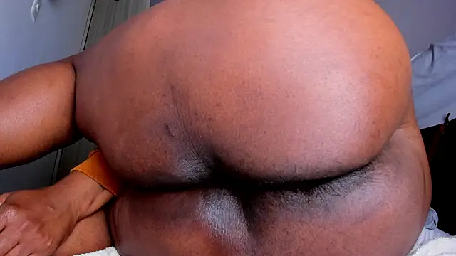 Snapshot of Skarleth69 chatting on February 6, 2:49 am Skarleth69 online show from February 6, 2:49 am