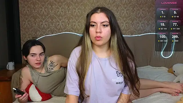 twobabesweet online show from February 13, 4:22 am