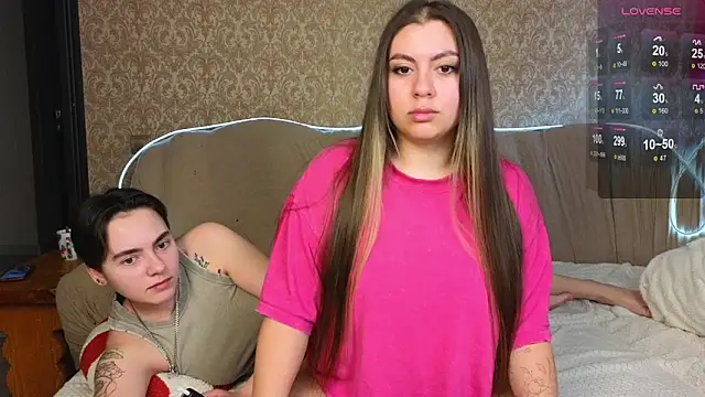 twobabesweet online show from March 19, 4:03 am