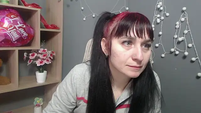 Snapshot of NinaFlawlees chatting on February 13, 7:04 am NinaFlawlees online show from February 13, 7:04 am