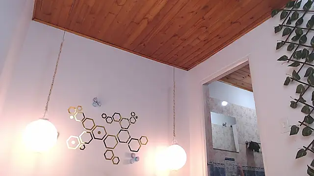 adriscute online show from March 17, 2:08 am