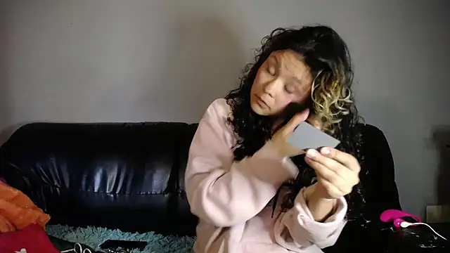 Snapshot of Hathorlove chatting on November 8, 10:08 pm Hathorlove online show from November 8, 10:08 pm