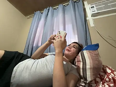 Snapshot of Msyensmith chatting on May 31, 5:04 am Msyensmith online show from May 31, 5:04 am