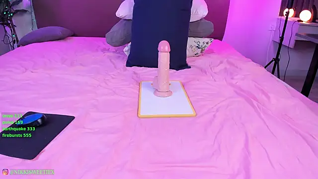 nikkisweetie online show from December 21, 12:16 pm