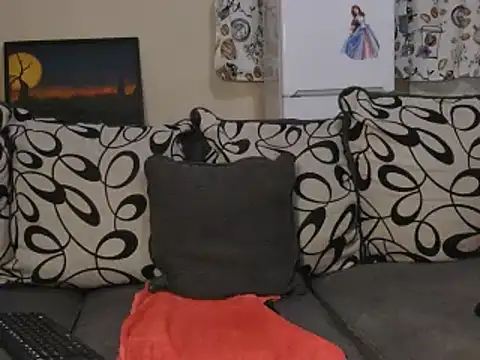 Snapshot of DollyPerryXX chatting on February 1, 9:08 pm DollyPerryXX online show from February 1, 9:08 pm