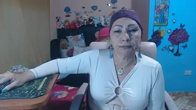 Snapshot of milfeddy_ chatting on May 18, 12:07 am milfeddy online show from May 18, 12:07 am