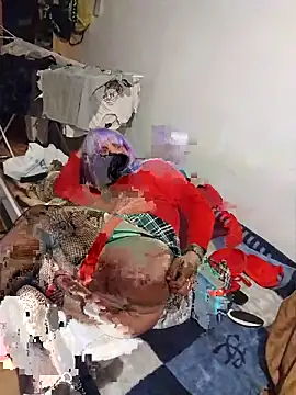 Snapshot of xxxcross90 chatting on April 8, 12:43 am xxxcross90 online show from April 8, 12:43 am