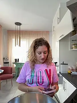 MileySummer online show from December 14, 9:14 am