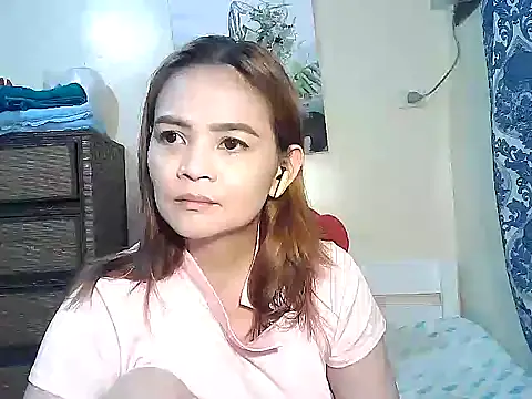 Snapshot of Kisses-13 chatting on February 17, 1:07 pm Kisses-13 online show from February 17, 1:07 pm