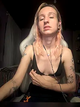 bunnydark00 online show from October 12, 4:33 am