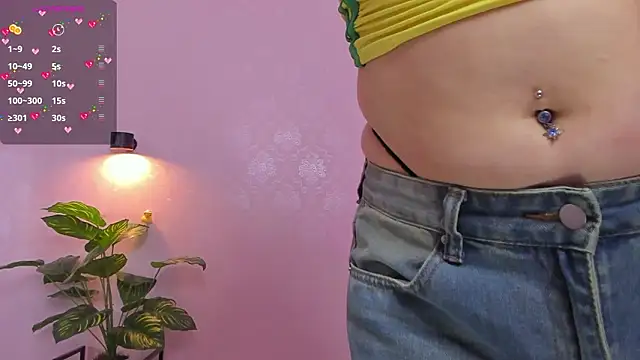 Snapshot of LITTLE-VIVI chatting on March 3, 4:40 am LITTLE-VIVI online show from March 3, 4:40 am