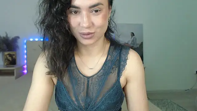 Snapshot of RoxannePure chatting on May 28, 4:21 am RoxannePure online show from May 28, 4:21 am