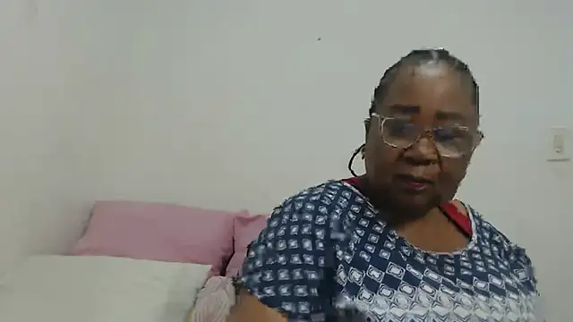 Snapshot of KinkyRicoSaisyours chatting on October 19, 6:52 pm KinkyRicoSaisyours online show from October 19, 6:52 pm