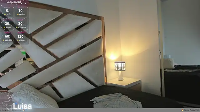 Snapshot of Naughty__Mom chatting on December 18, 4:06 pm Naughty Mom online show from December 18, 4:06 pm