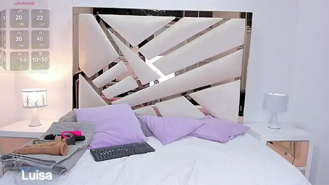 Snapshot of Naughty__Mom chatting on January 9, 1:13 pm Naughty Mom online show from January 9, 1:13 pm