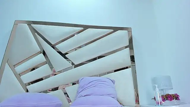 Snapshot of Naughty__Mom chatting on March 21, 8:08 pm Naughty Mom online show from March 21, 8:08 pm