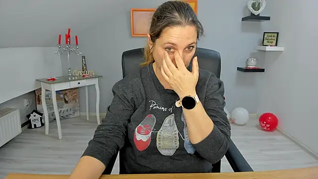 LollaGirl online show from February 25, 4:14 am