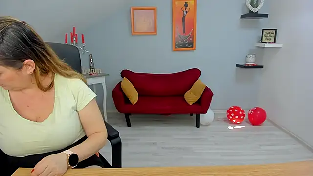 LollaGirl online show from February 26, 10:47 am