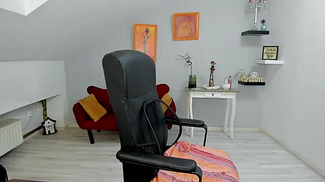 LollaGirl online show from October 22, 3:18 am