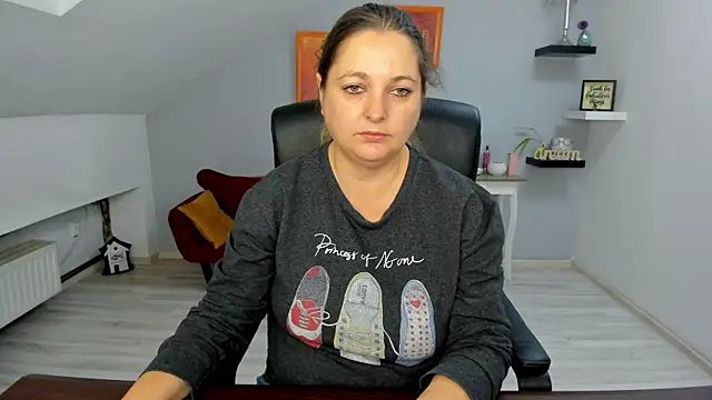 LollaGirl online show from November 13, 4:22 am