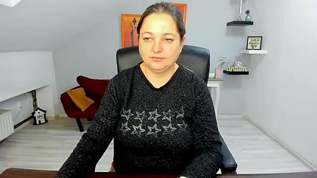 LollaGirl online show from November 17, 4:18 am