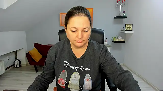 LollaGirl online show from January 13, 4:18 am