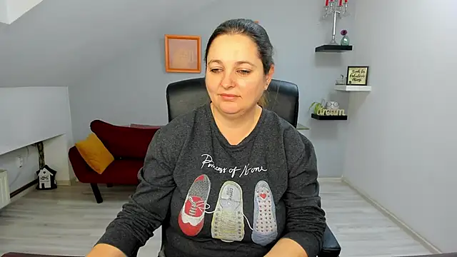 LollaGirl online show from January 19, 4:27 am