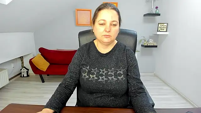 LollaGirl online show from February 2, 4:11 am