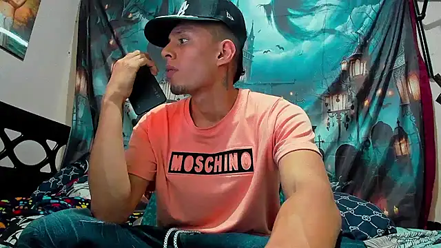 Snapshot of davidlatin66 chatting on November 9, 11:58 pm davidlatin66 online show from November 9, 11:58 pm