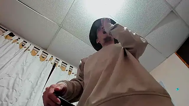 davidlatin66 online show from February 21, 4:24 am