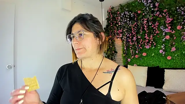 SarahDeyvis online show from November 28, 3:25 pm