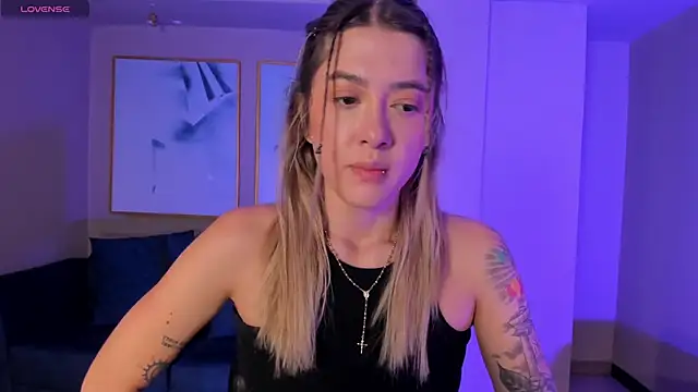 EveBensonX online show from March 4, 12:01 pm