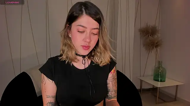 EveBensonX online show from May 21, 7:43 pm